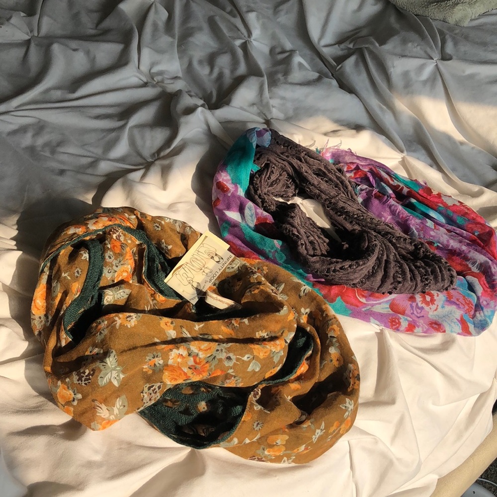 🔥2 INFINITY SCARVES!